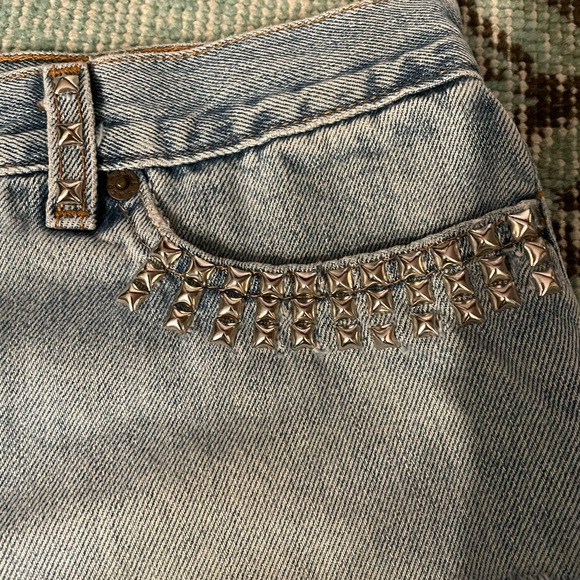 Levi’s 516 studded jean shorts - perfectly worn in! - Picture 5 of 7